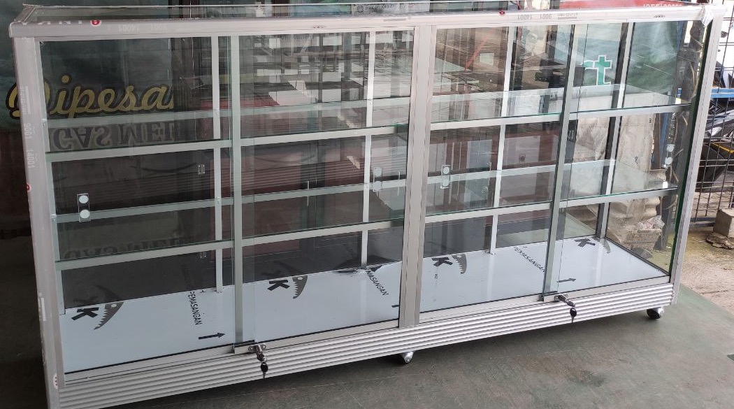 Etalase toko aluminium